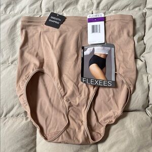 Flexes smooth shaping beige brief. Size 2XL NWT